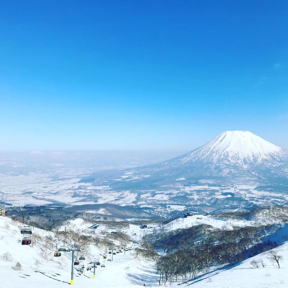 Paisagem alpina nevada no Japão
