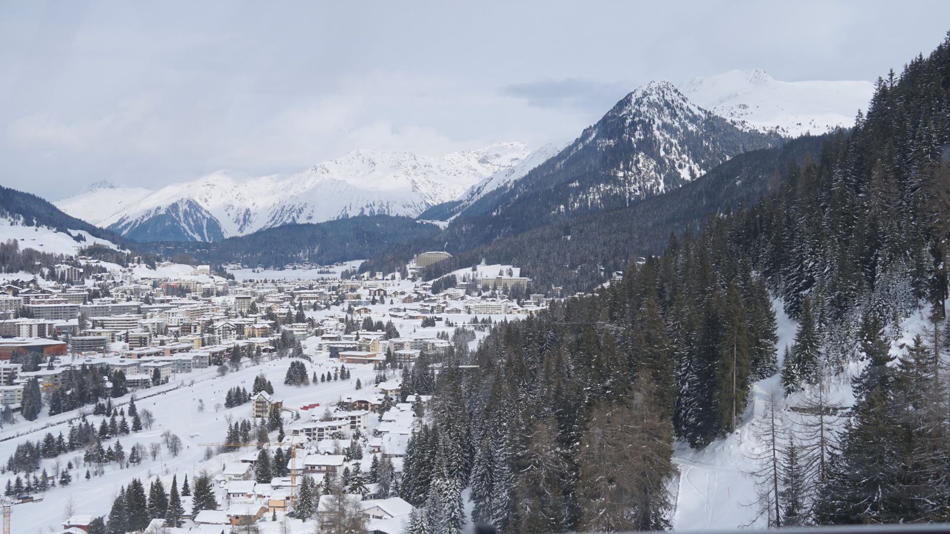 Vista panorâmica de Davos coberta de neve